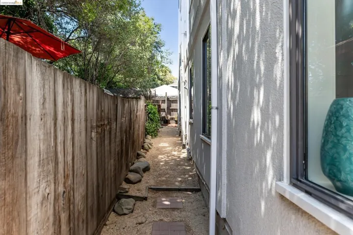 469 Jean C, Oakland, California 94610