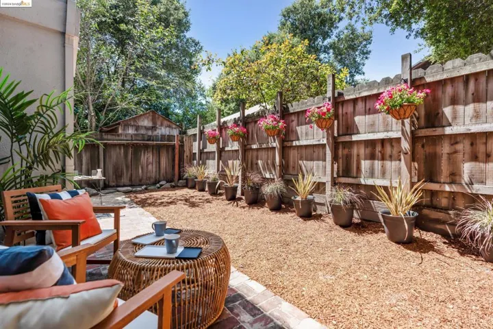 469 Jean C, Oakland, California 94610