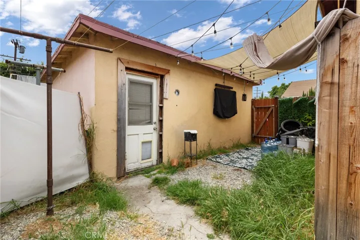 access to 2 car garage from the side belonging to front house