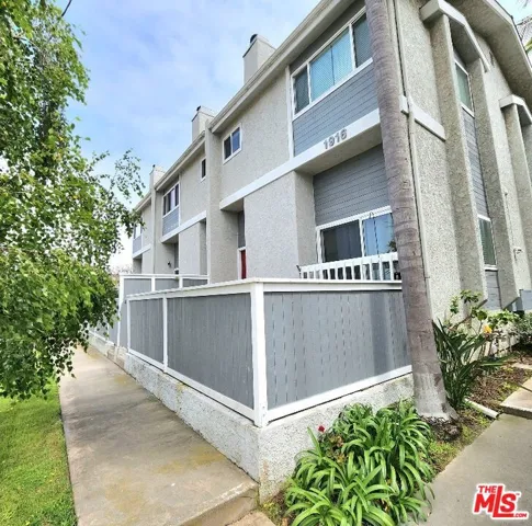 1916 Matthews Avenue B, Redondo Beach, California 90278