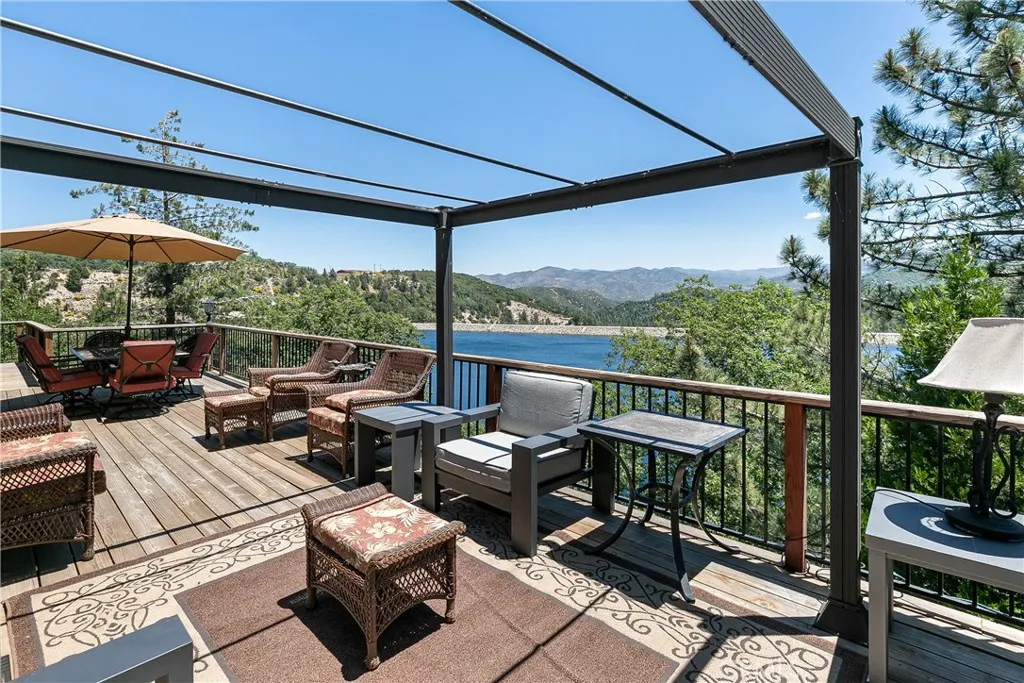 537 Canyon View Road, Lake Arrowhead, California 92321 home-pic-14
