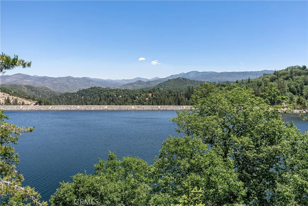 537 Canyon View Road, Lake Arrowhead, California 92321 home-pic-1