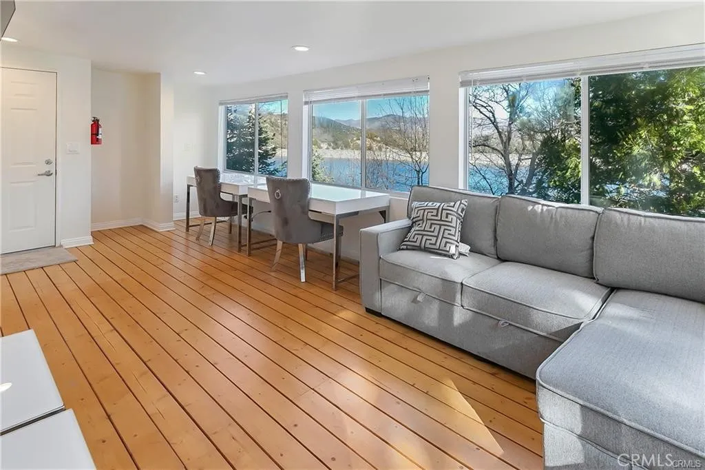537 Canyon View Road, Lake Arrowhead, California 92321 home-pic-28