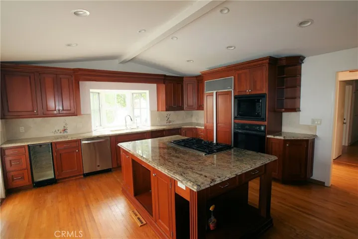 Kitchen overall 
picture