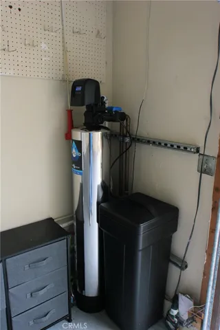 Whole house water filtration system
