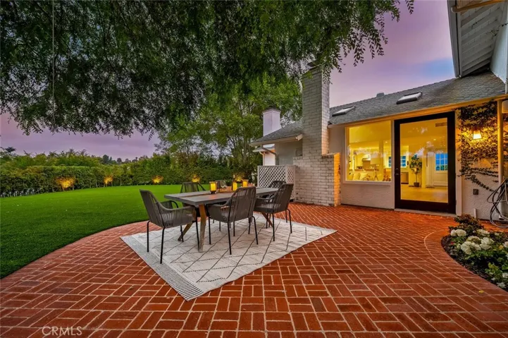 Perfect Al Fresco Dining in your gorgeous backyard oasis!