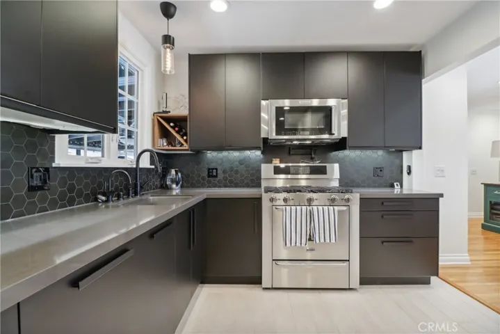 10245 Newhome Avenue, Sunland, California 91040