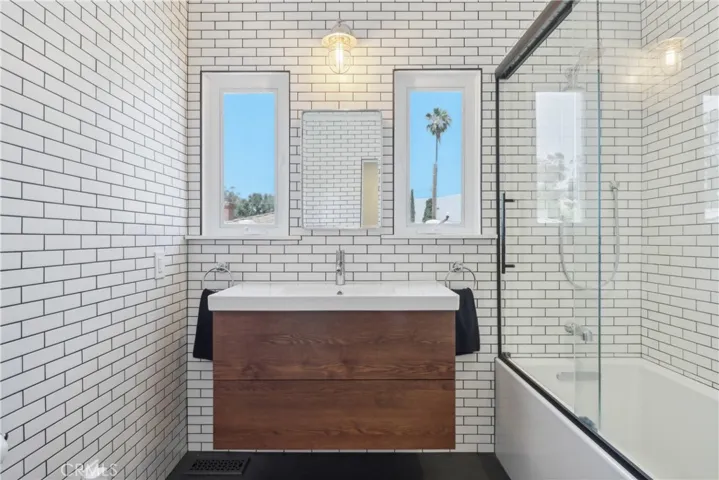 10245 Newhome Avenue, Sunland, California 91040