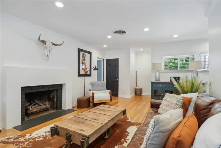 10245 Newhome Avenue, Sunland, California 91040