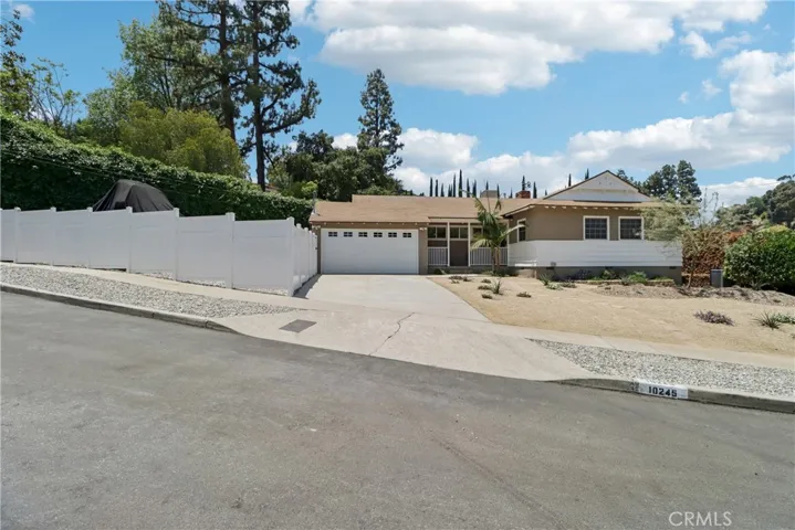 10245 Newhome Avenue, Sunland, California 91040