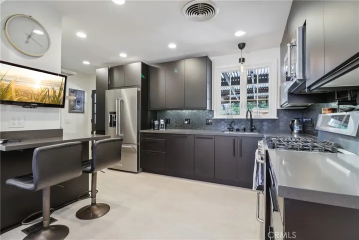 10245 Newhome Avenue, Sunland, California 91040