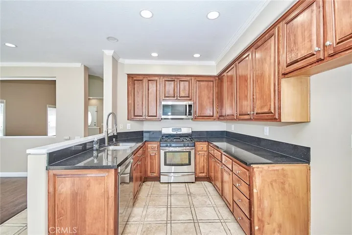 914 S Lone Pine Lane, Anaheim Hills, California 92808