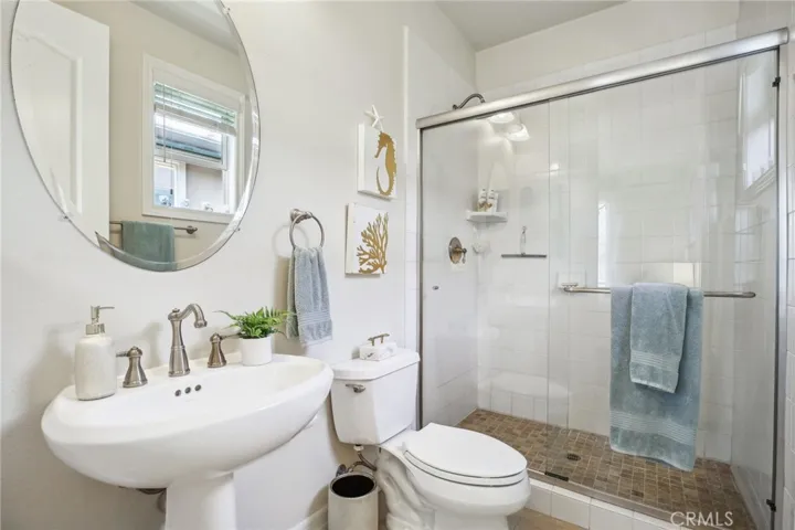 Ensuite Bath 2