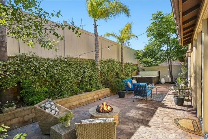2107 Canyon Circle, Costa Mesa, California 92627
