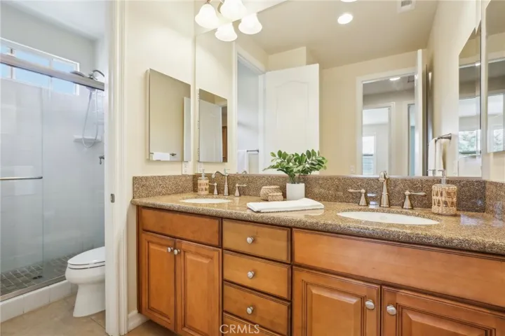 Full guest bath