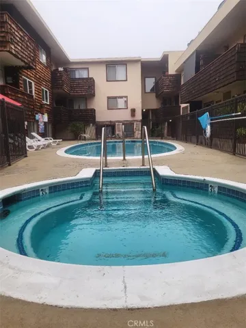 5400 Newcastle Avenue 40, Encino, California 91316