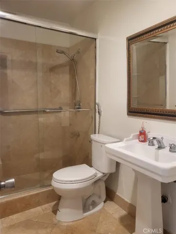 5400 Newcastle Avenue 40, Encino, California 91316