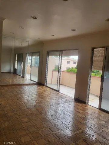 5400 Newcastle Avenue 40, Encino, California 91316