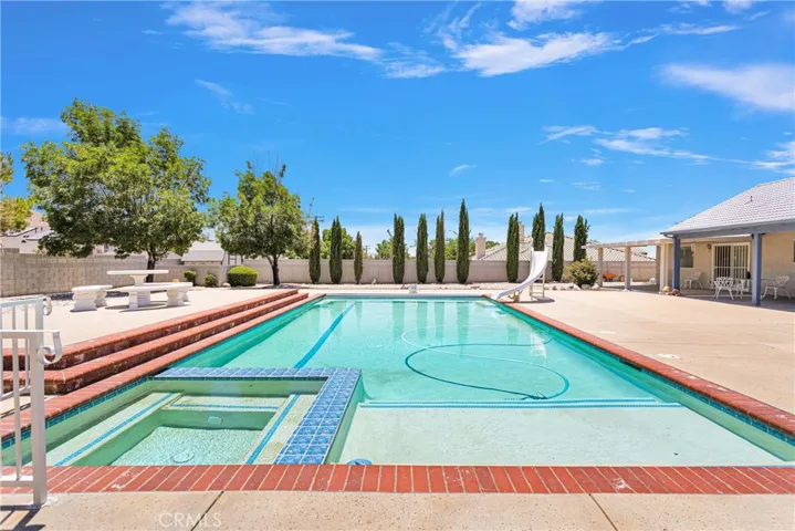 16565 Nosoni Road, Apple Valley, California 92307