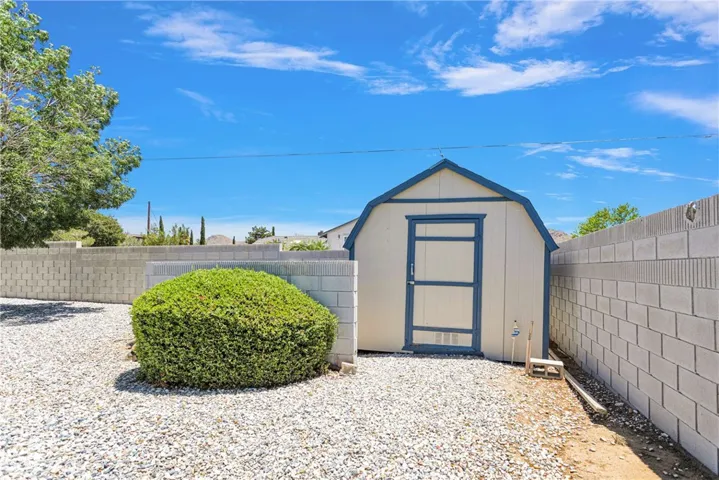 16565 Nosoni Road, Apple Valley, California 92307