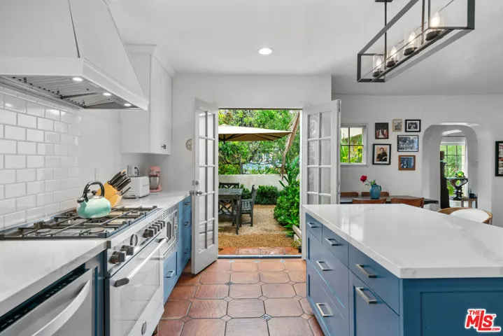 2116 Las Lunas Street, Pasadena, California 91107
