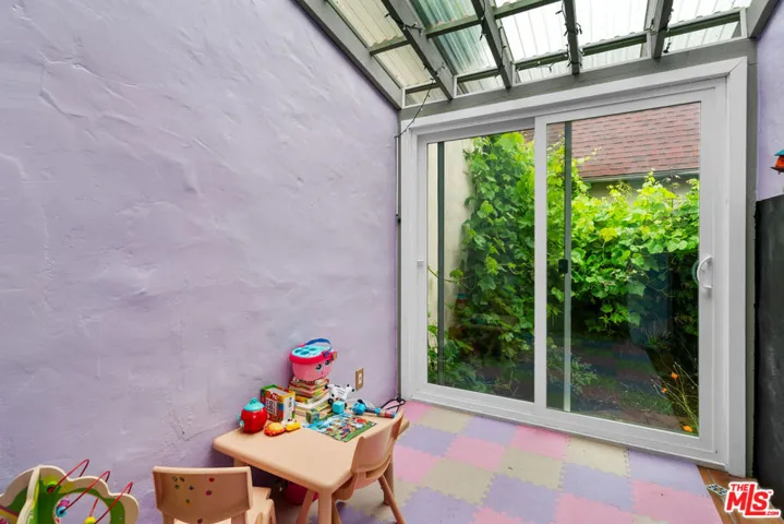 2116 Las Lunas Street, Pasadena, California 91107