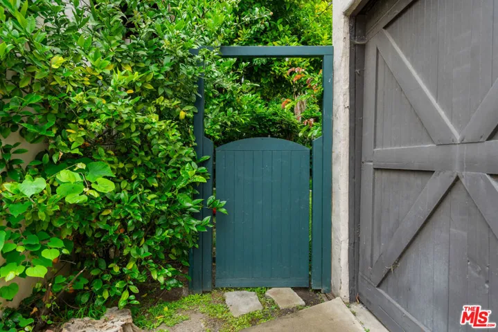 2116 Las Lunas Street, Pasadena, California 91107