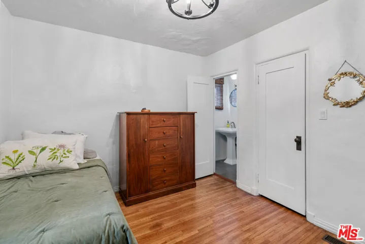 2116 Las Lunas Street, Pasadena, California 91107