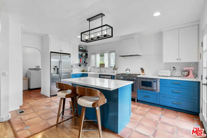 2116 Las Lunas Street, Pasadena, California 91107