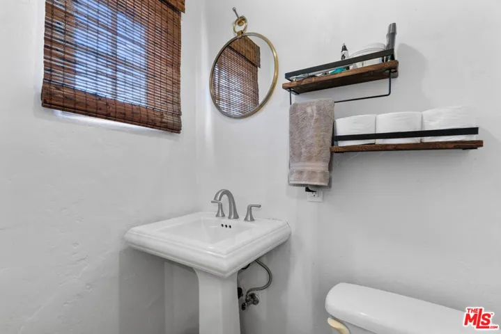 2116 Las Lunas Street, Pasadena, California 91107