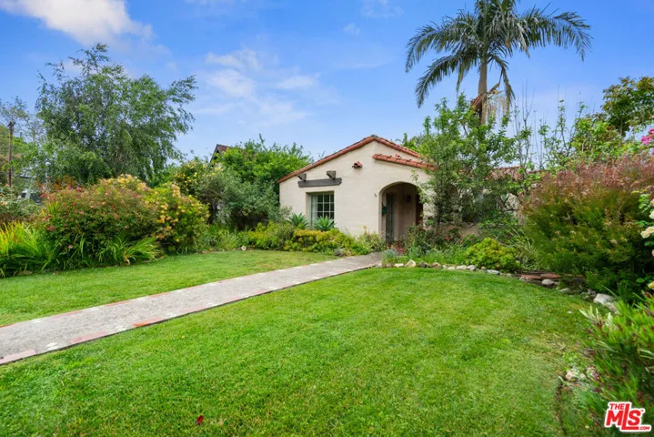 2116 Las Lunas Street, Pasadena, California 91107