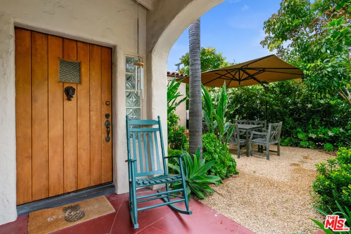 2116 Las Lunas Street, Pasadena, California 91107