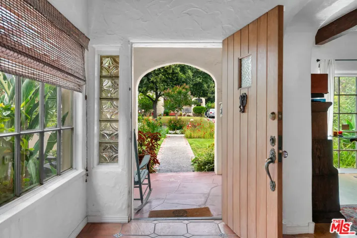 2116 Las Lunas Street, Pasadena, California 91107