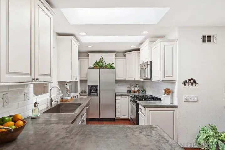 15404 Nawa Court, San Diego, California 92129