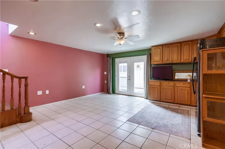 10215 Fernglen Avenue, Tujunga, California 91042