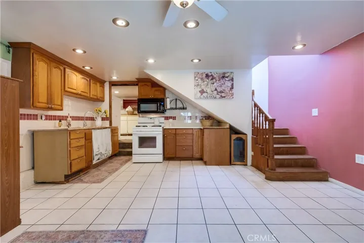 10215 Fernglen Avenue, Tujunga, California 91042