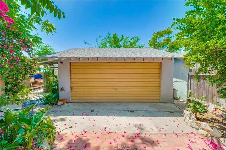 10215 Fernglen Avenue, Tujunga, California 91042