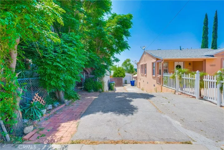 10215 Fernglen Avenue, Tujunga, California 91042