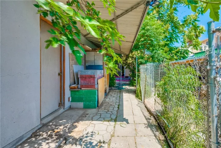 10215 Fernglen Avenue, Tujunga, California 91042