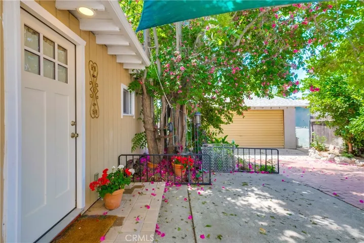 10215 Fernglen Avenue, Tujunga, California 91042