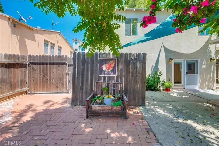 10215 Fernglen Avenue, Tujunga, California 91042