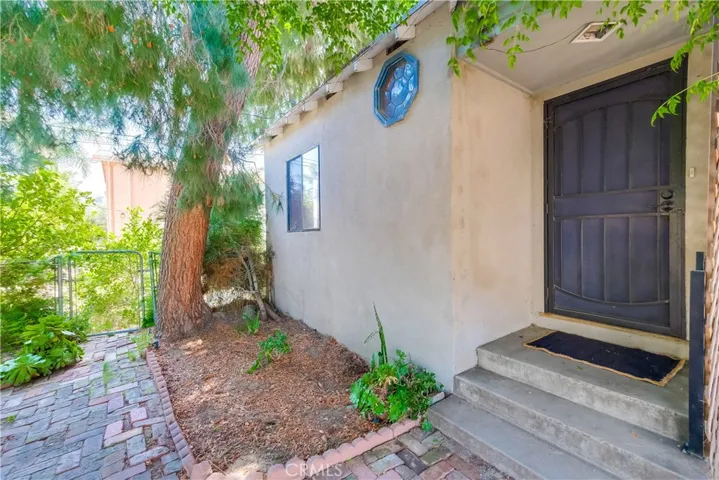 10215 Fernglen Avenue, Tujunga, California 91042