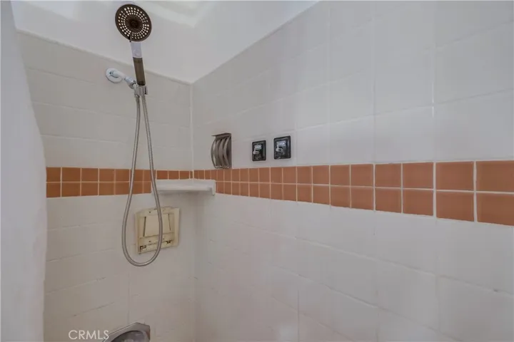 10215 Fernglen Avenue, Tujunga, California 91042