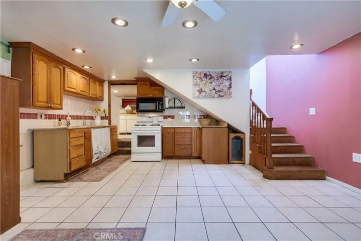 10215 Fernglen Avenue, Tujunga, California 91042