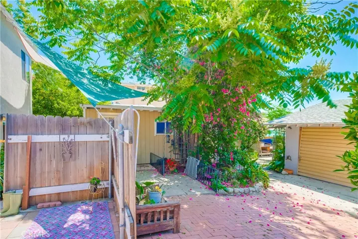 10215 Fernglen Avenue, Tujunga, California 91042