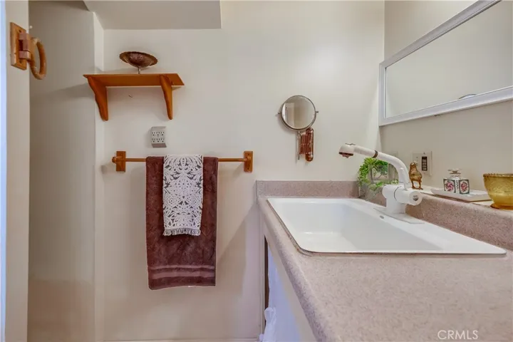 10215 Fernglen Avenue, Tujunga, California 91042