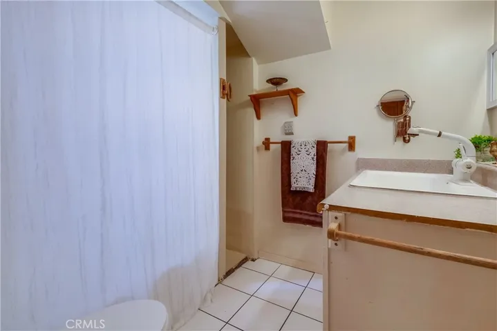 10215 Fernglen Avenue, Tujunga, California 91042