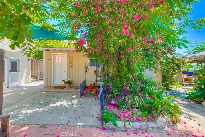 10215 Fernglen Avenue, Tujunga, California 91042