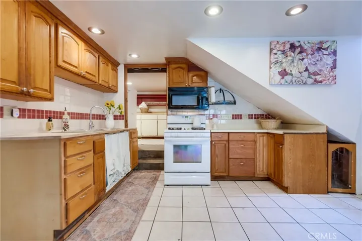 10215 Fernglen Avenue, Tujunga, California 91042