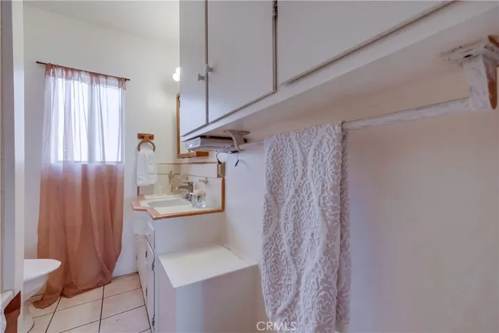 10215 Fernglen Avenue, Tujunga, California 91042